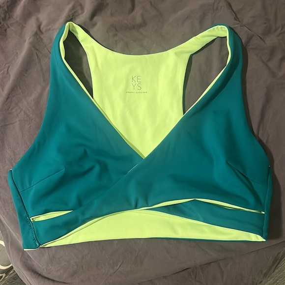NWOT Athleta Keys Reversible Wrap Low impact sports Bra A-C size Medium - Picture 3 of 4